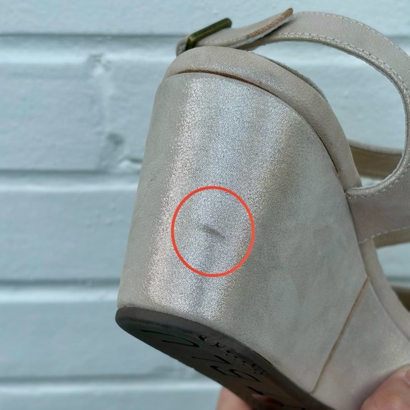 Chocolat Blu Winnie Wedge Sandals in Shimmering Gold, SZ 6/7 LIKE NEW! MSRP $184 - Picture 9 of 9